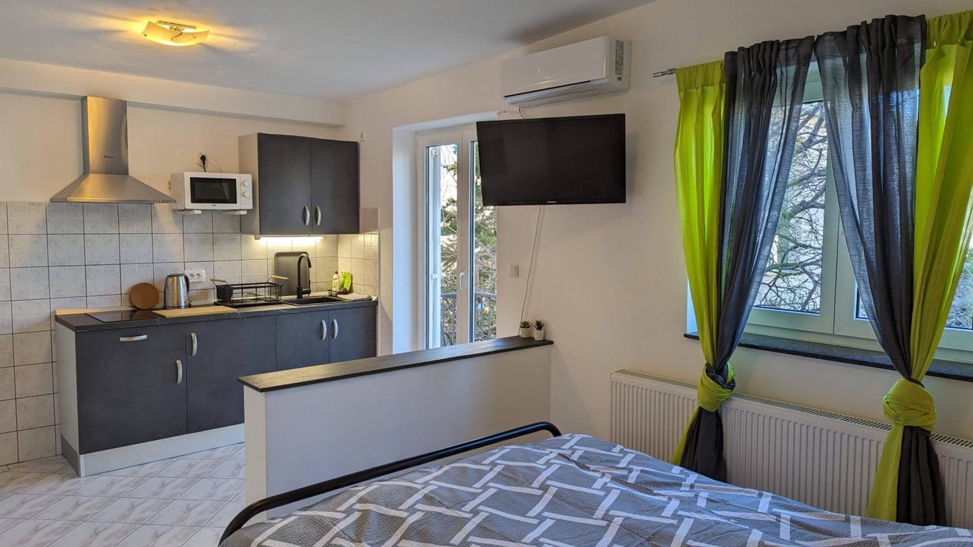 Apartments Kety - Central Heating Crikvenica Bagian luar foto